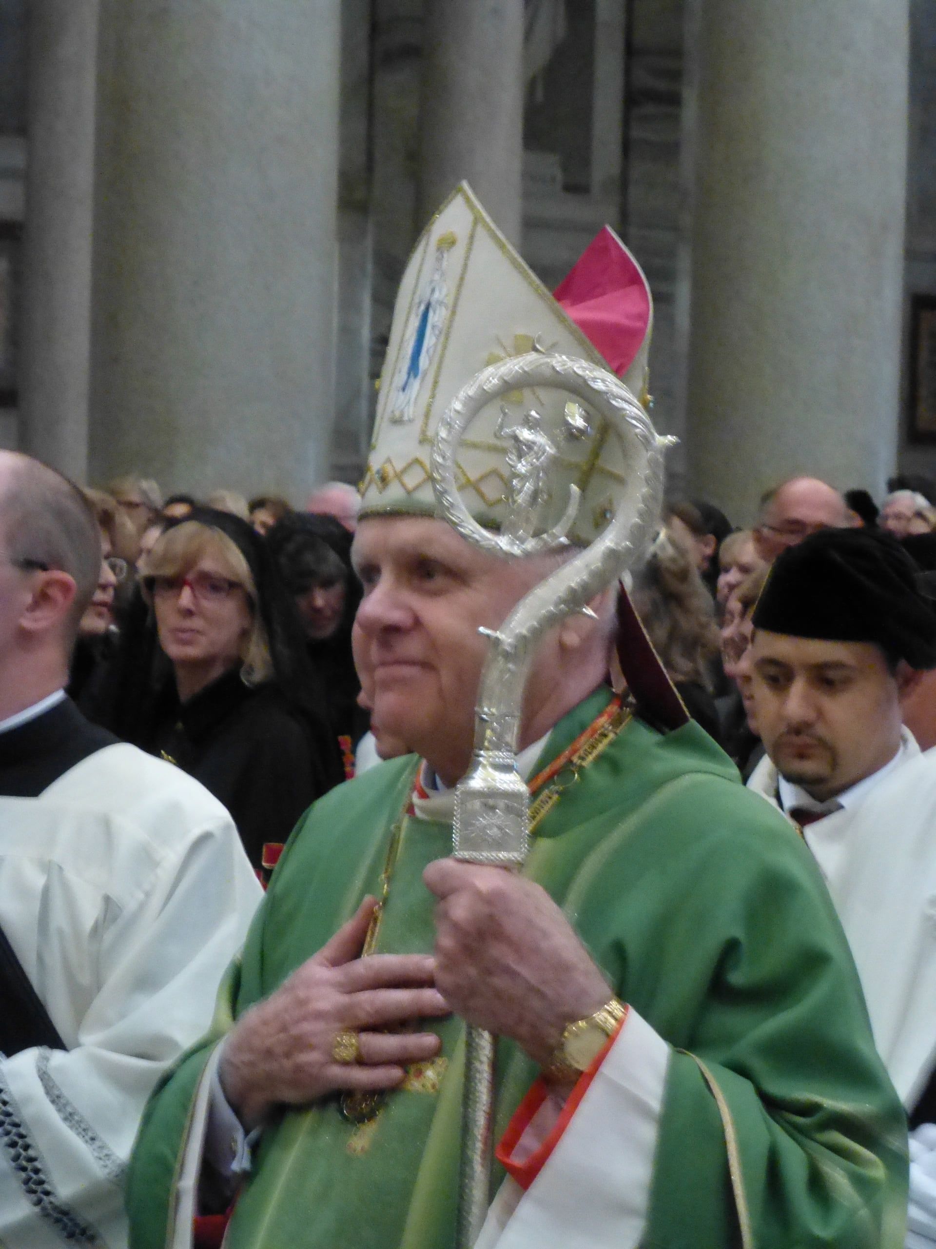 Cardinalul Edwin F. O'Brien la Liturghie, în Bazilica Sfântul Paul din afara Zidurilor, 2013