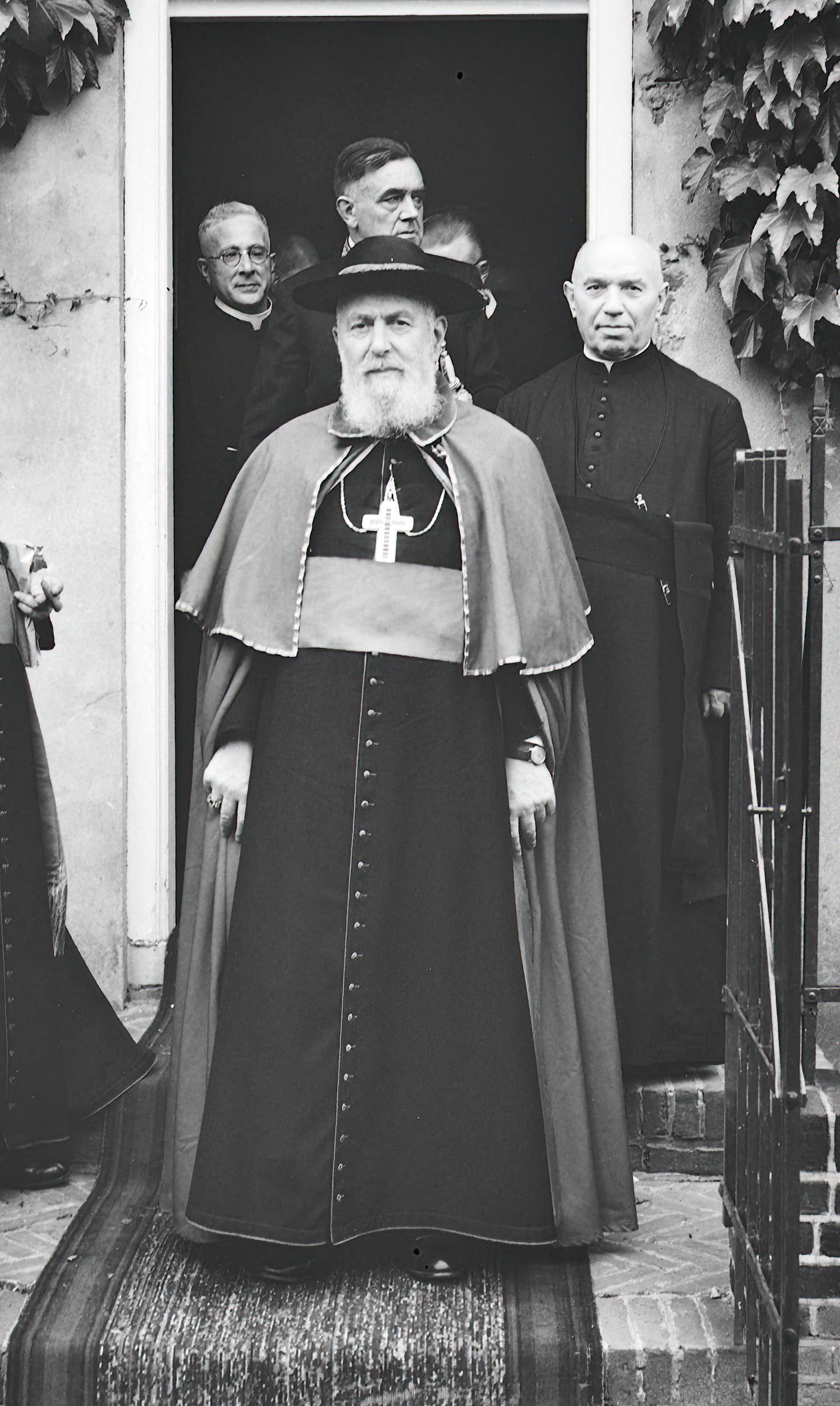 Cardinalul Eugène Tisserant în ținută de cor, 1952