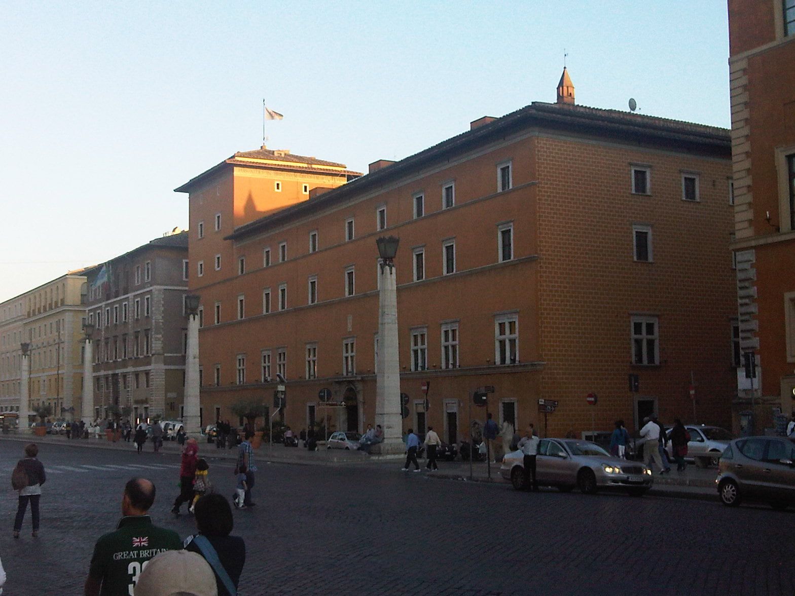 Fațada Palatului della Rovere pe Via della Conciliazione, la Roma