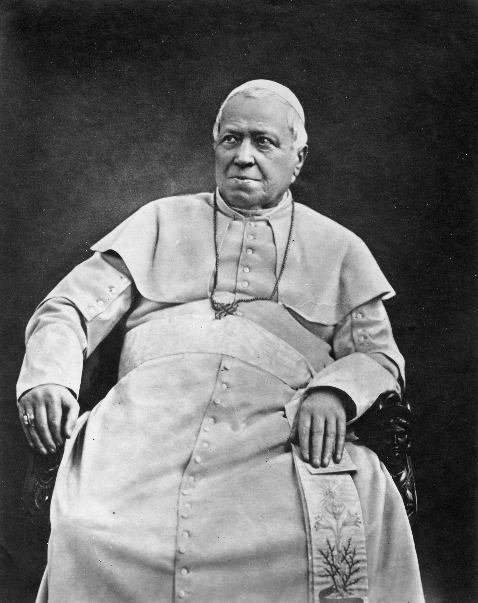 Papa Pius al IX-lea, fotografiat de Adolphe Braun în 1875