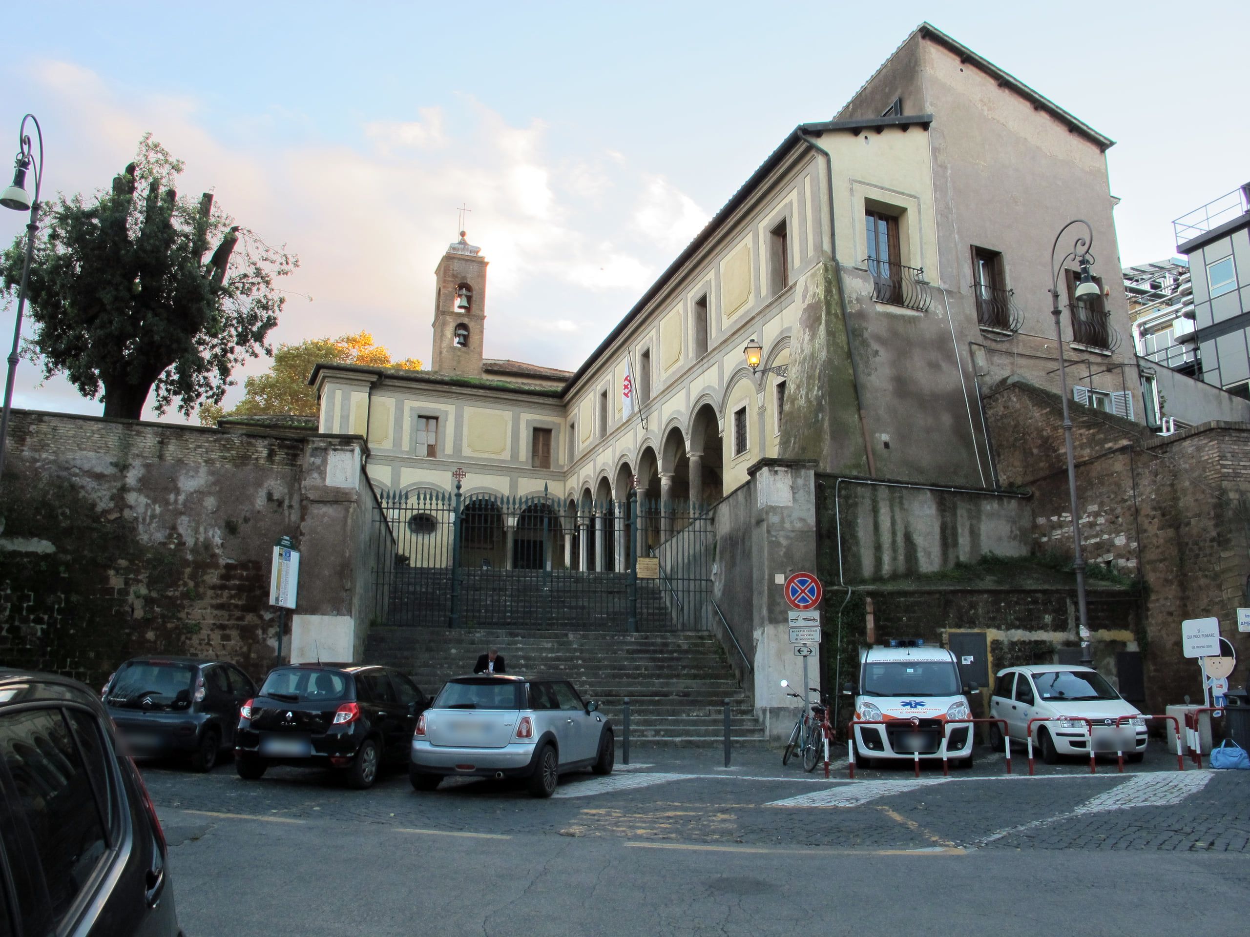 Biserica și mănăstirea Sant'Onofrio al Gianicolo din Roma, cu porticul lor